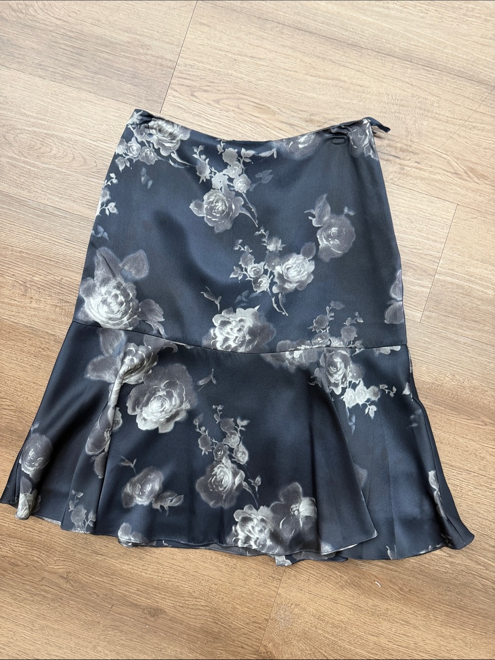 Banana Republic Black Floral Satin Flared Skirt Sz 2